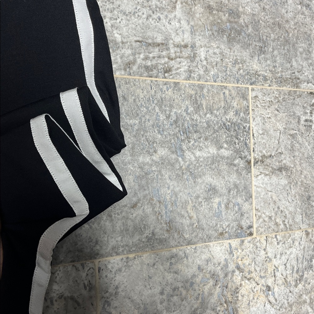 🆕NWT LOFT Leggings in Tuxedo Stripe Ponte Pants – 8P – Black/White - Picture 8 of 8